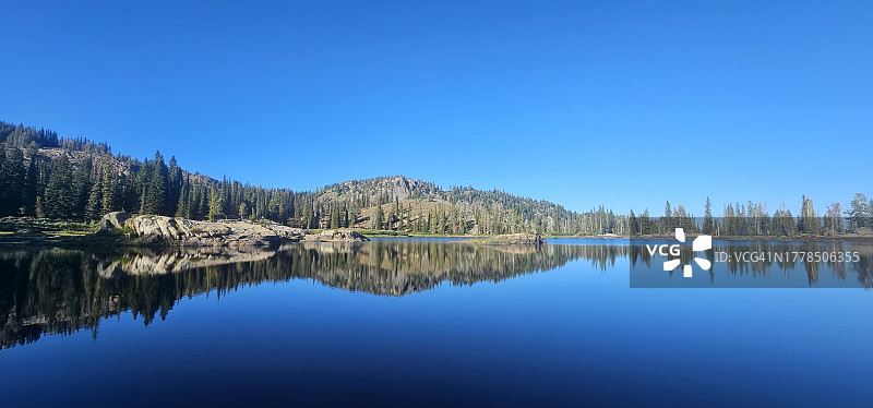 爱达荷州山谷县的湖泊风光图片素材
