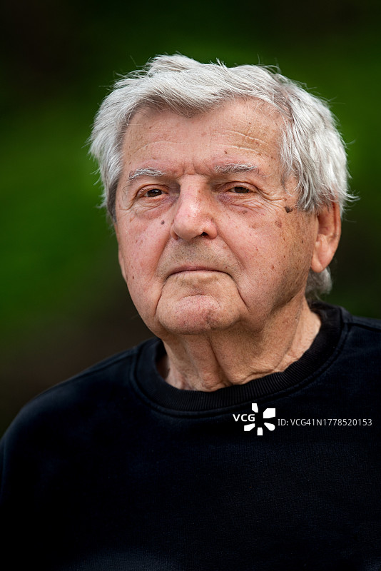 年长的男人特写图片素材