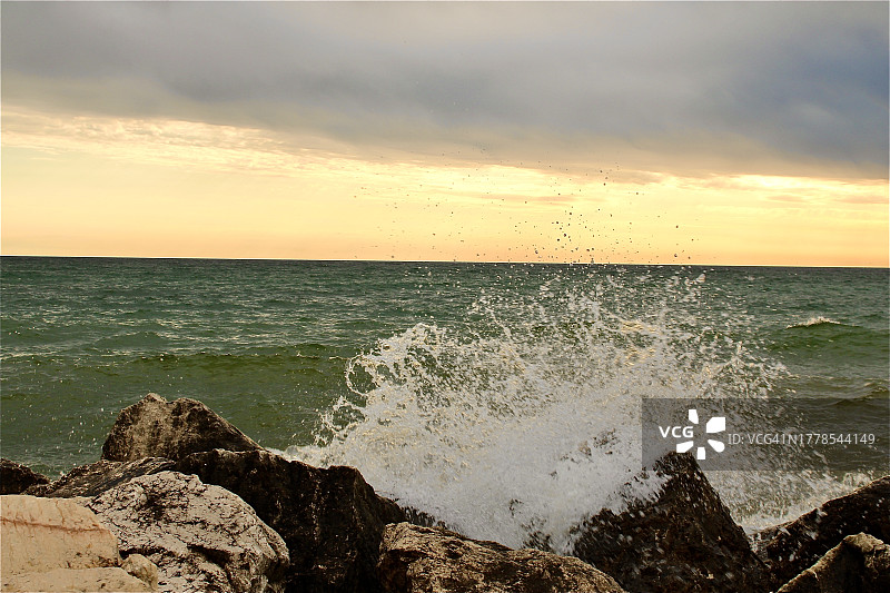 美国密歇根州马斯基根日落海景图片素材