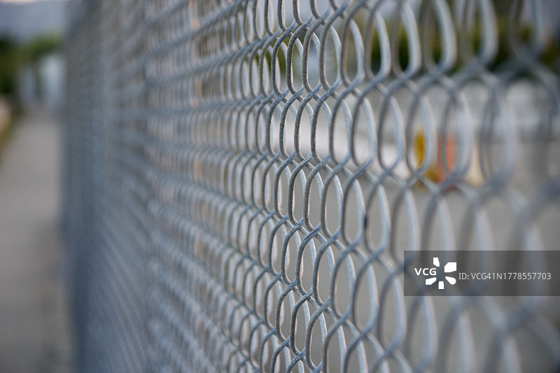 铁丝网围栏的特写图片素材