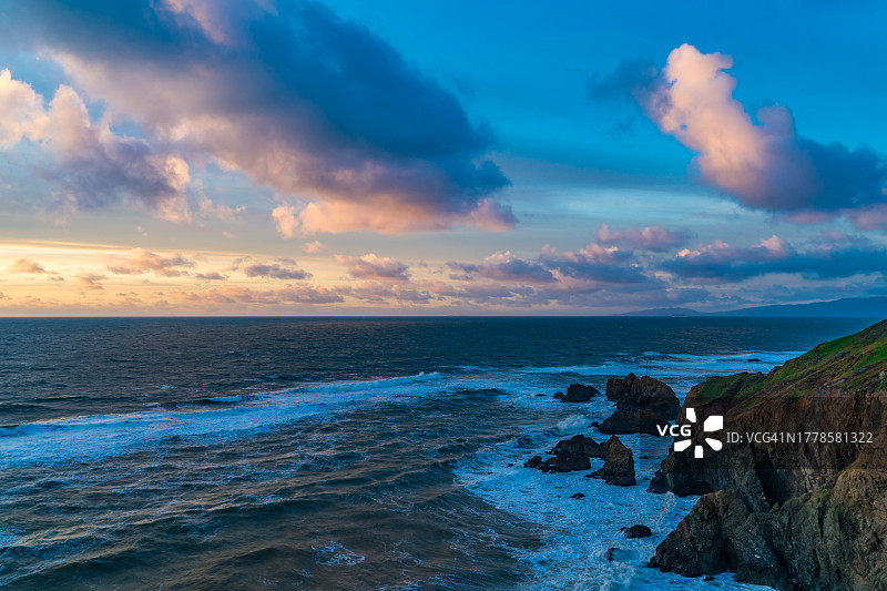 日落时分加利福尼亚州戴利城海景图片素材