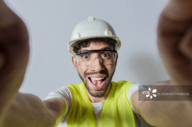 马那瓜，尼加拉瓜的年轻建筑工人图片素材