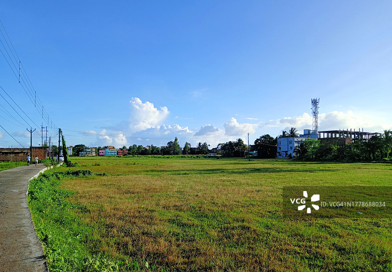 乡村田野建筑的壮丽景色图片素材