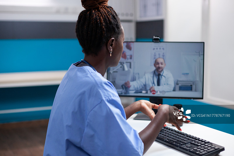 护士和医生视频会议图片素材