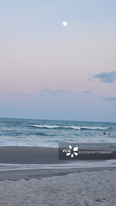 佛罗里达州布里瓦德县日落时分的海滩景色图片素材