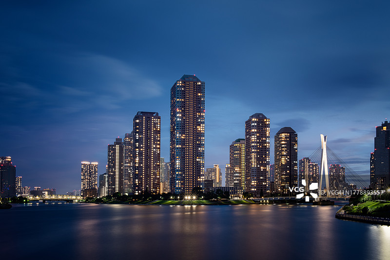 夜间照明建筑景观图片素材