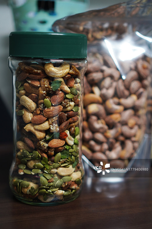 自封袋里的腰果图片素材