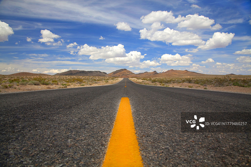 空旷的高速公路图片素材