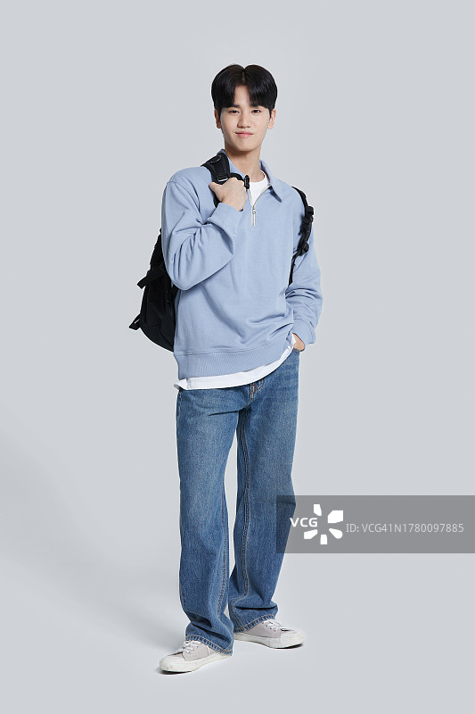 20多岁的男大学生图片素材