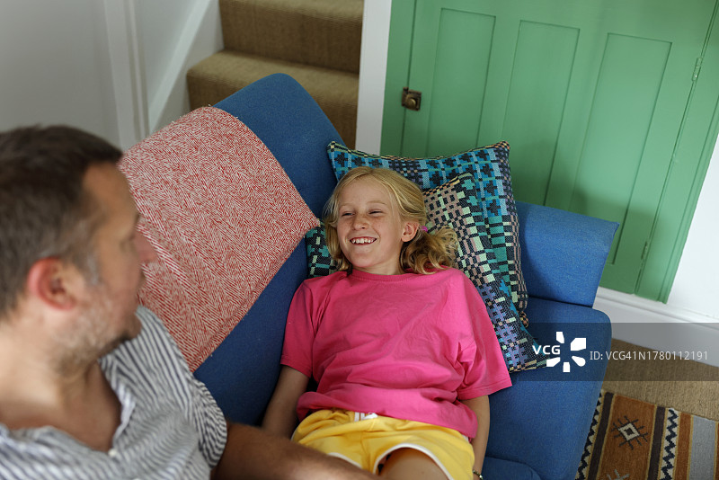 父女共度美好时光图片素材