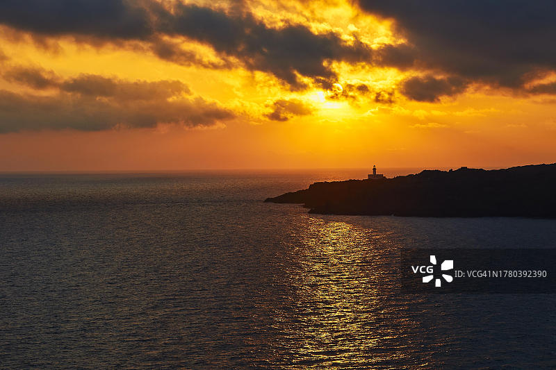 意大利潘泰莱里亚岛斯帕迪洛角灯塔日出图片素材