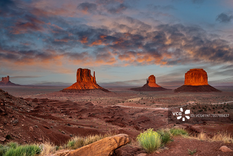 李克莱步道上的手套岩和梅里克孤丘图片素材