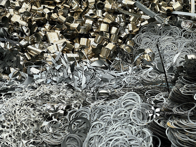 待销毁和回收的三片罐和两片罐生产中产生的无锡废料，泰国图片素材