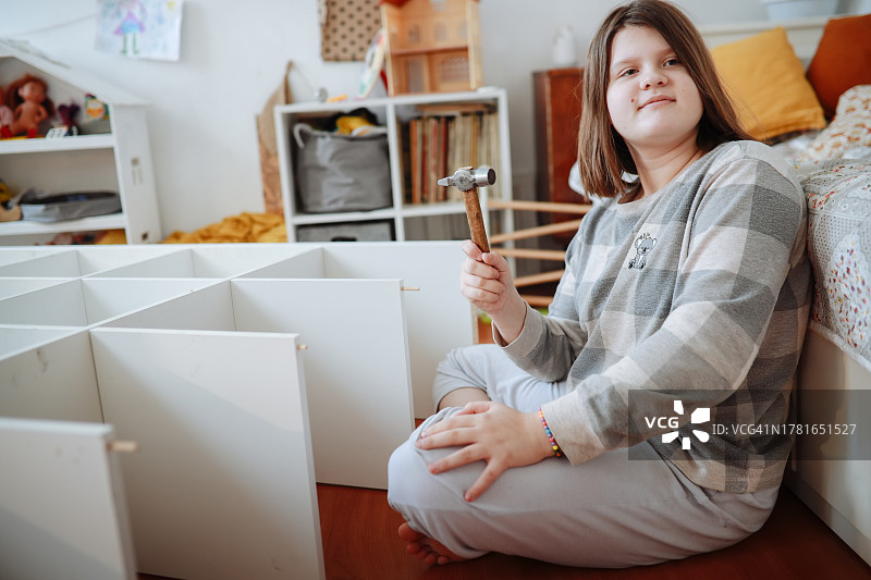 青少年女孩组装家具DIY项目图片素材