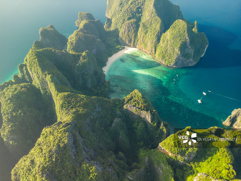 泰国甲米府皮皮岛玛雅湾海湾航拍图片素材