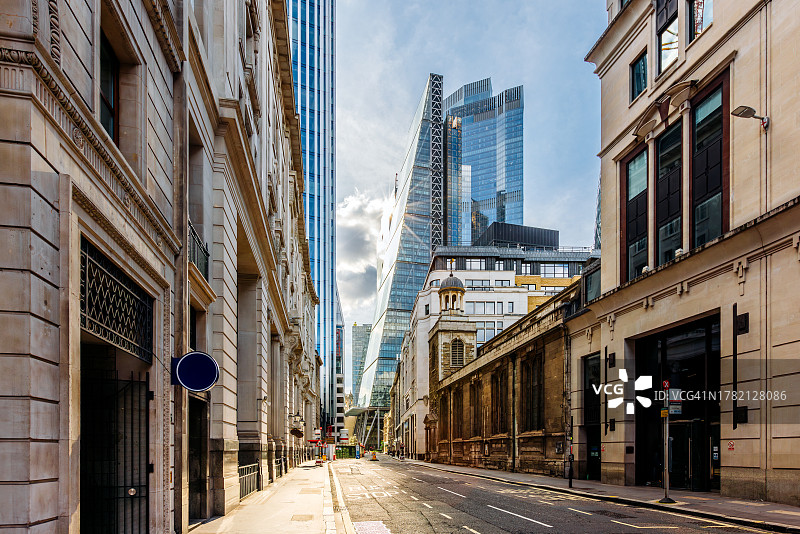 伦敦金融区玻璃摩天大楼街道图片素材