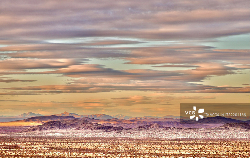 美国内华达州拉斯维加斯日落时分的风景图片素材