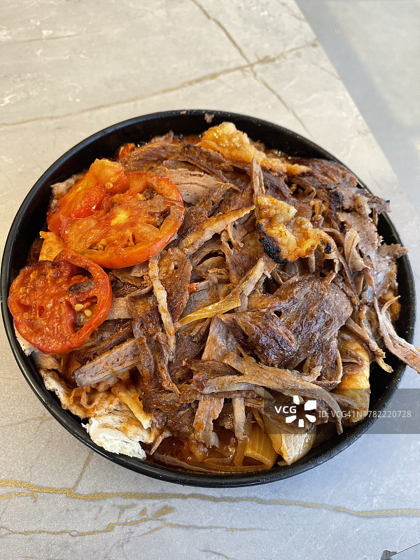 餐桌餐盘美食高角度视图，埃尔比勒，伊拉克图片素材