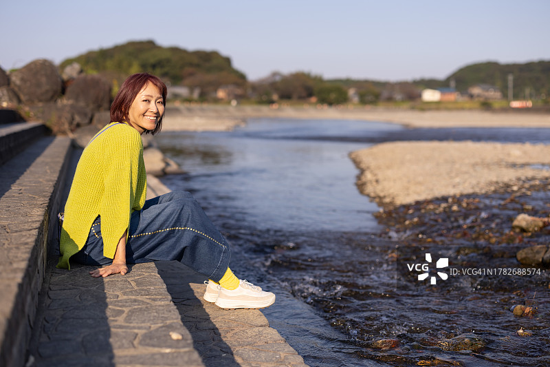 秋日度假的女人图片素材