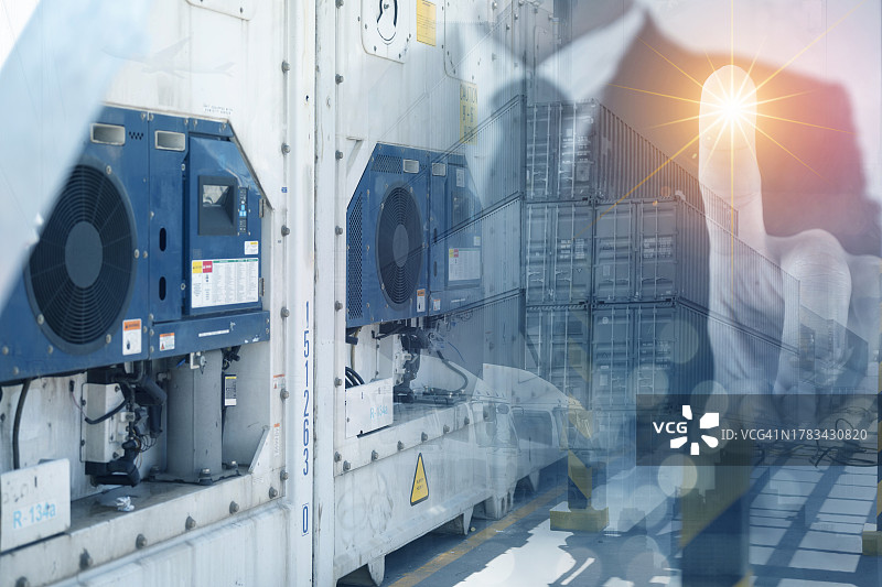 多次曝光的商业和货运集装箱图片素材