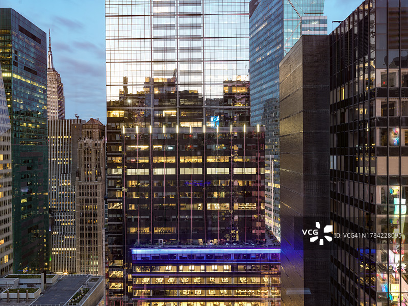 纽约曼哈顿夜景办公楼图片素材