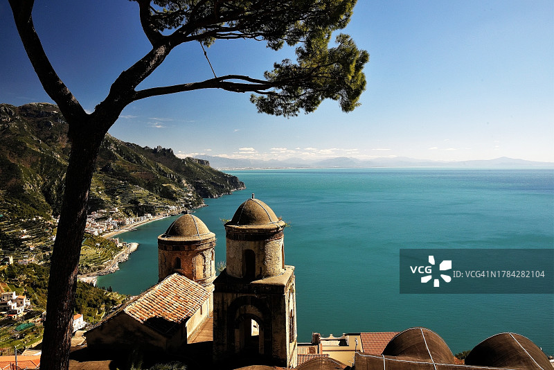 欧洲，意大利，坎帕尼亚，萨莱诺：2023年3月16日；萨莱诺海湾阿马尔菲海岸拉韦洛海岸图片素材