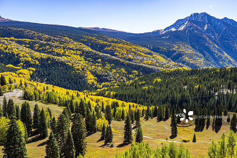 科罗拉多山脉的秋色图片素材