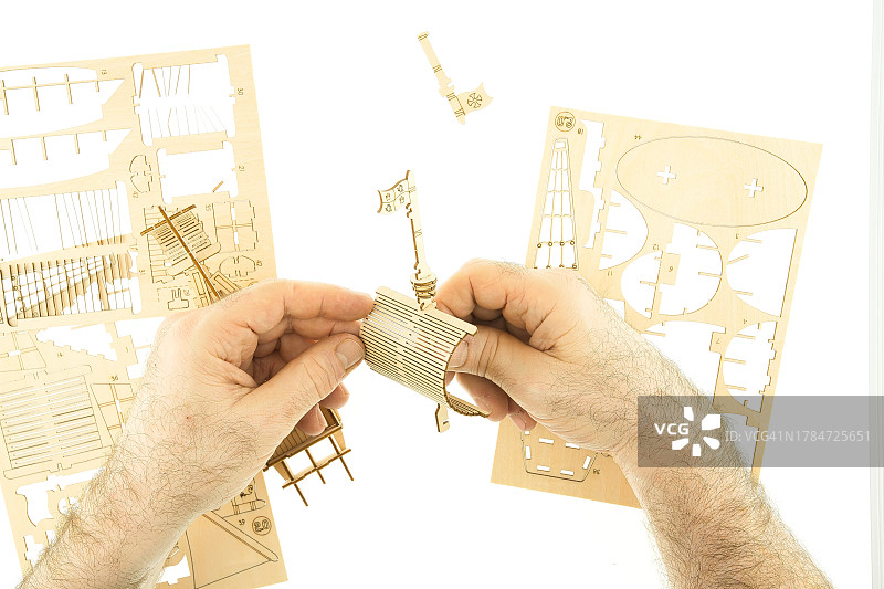 休闲爱好：组装木制船模型套件图片素材