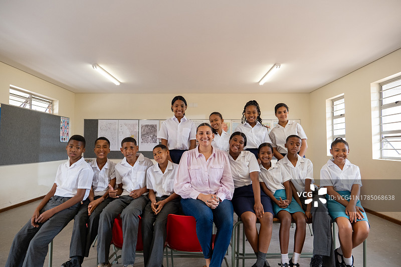 老师和学生的合影图片素材