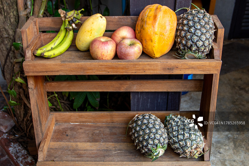 待售货架上的水果图片素材