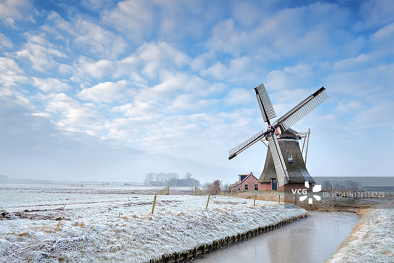 冬季风车图片素材