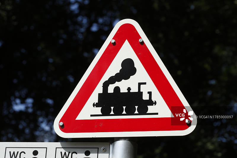 德国铁路交通危险警告标志图片素材