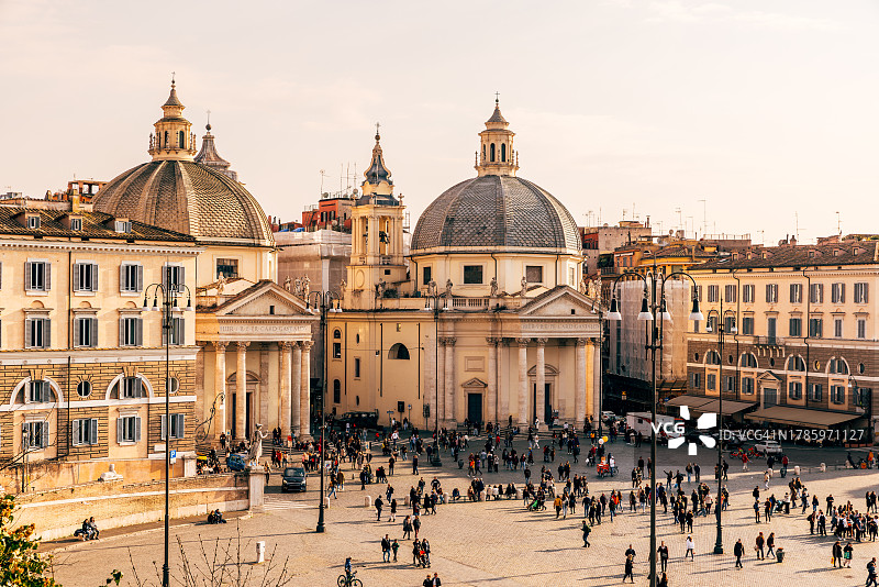 阳光明媚的意大利罗马人民广场图片素材