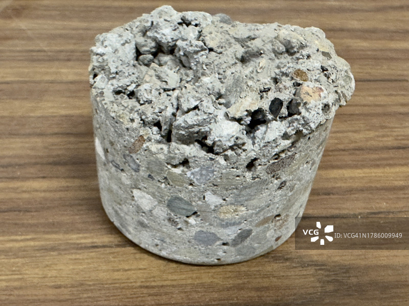 用于强度测试的混凝土浇筑样本芯图片素材