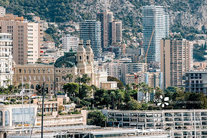 摩纳哥蒙特卡洛城市风光及蒙特卡洛赌场和现代公寓楼图片素材