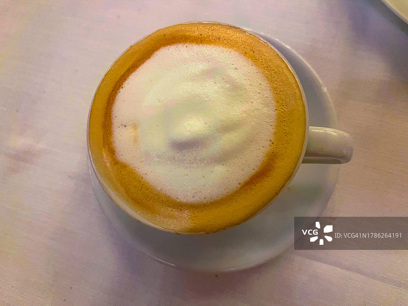 罗马白色陶瓷杯卡布奇诺图片素材
