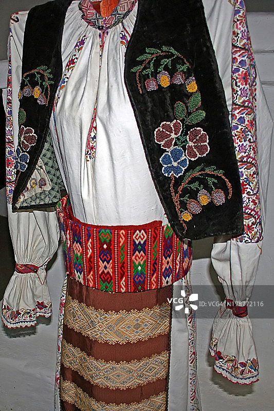 传统罗马尼亚民族服装图片素材