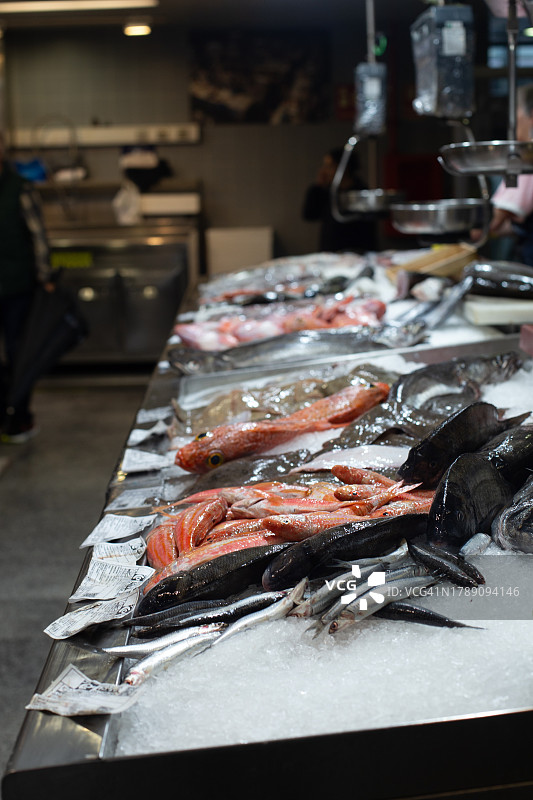 圣奥古斯丁市场内的各种鱼类图片素材
