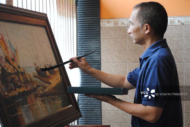 有绘画爱好的男人图片素材