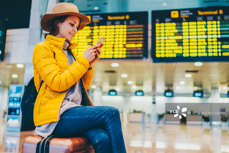 在巴塞罗那国际机场的游客图片素材