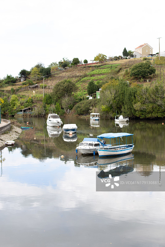 贝坦索斯河口的船只图片素材