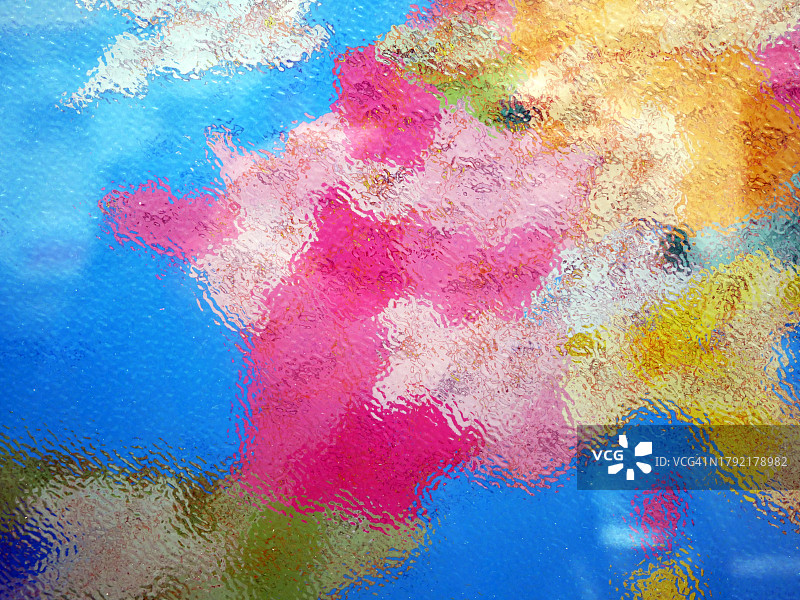 透过巴黎纹理窗户看到的彩色法国及邻国地图图片素材