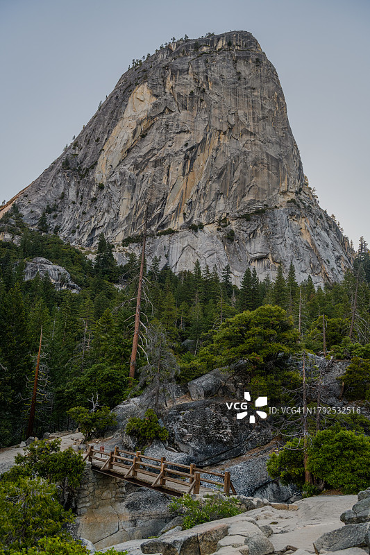韦纳尔瀑布人行桥图片素材