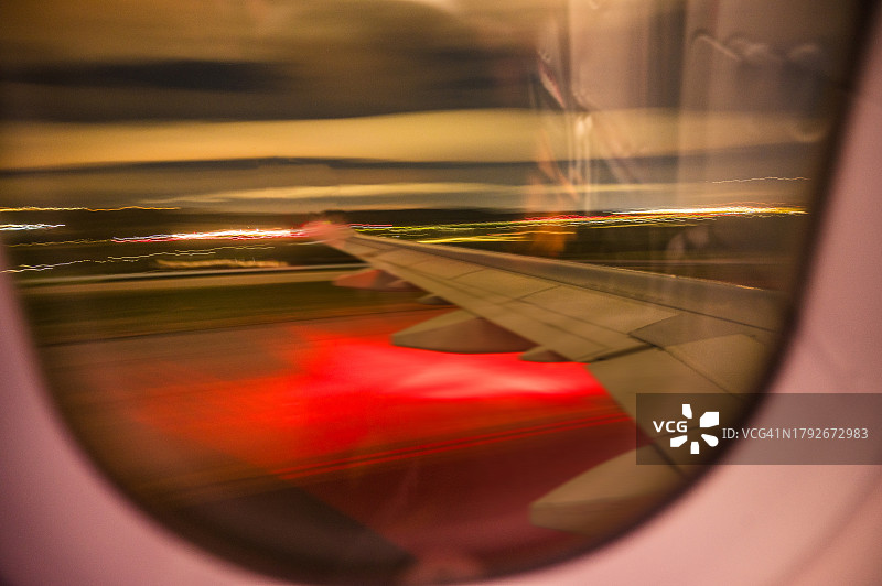 飞机着陆或起飞图片素材