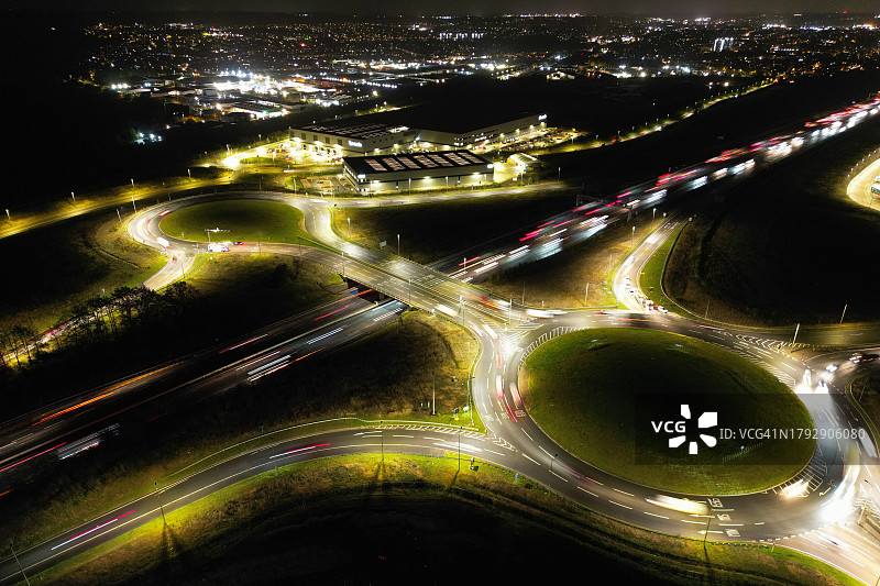 M1物流的夜景照片图片素材