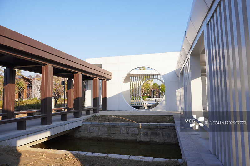 古典与现代中国建筑庭院图片素材