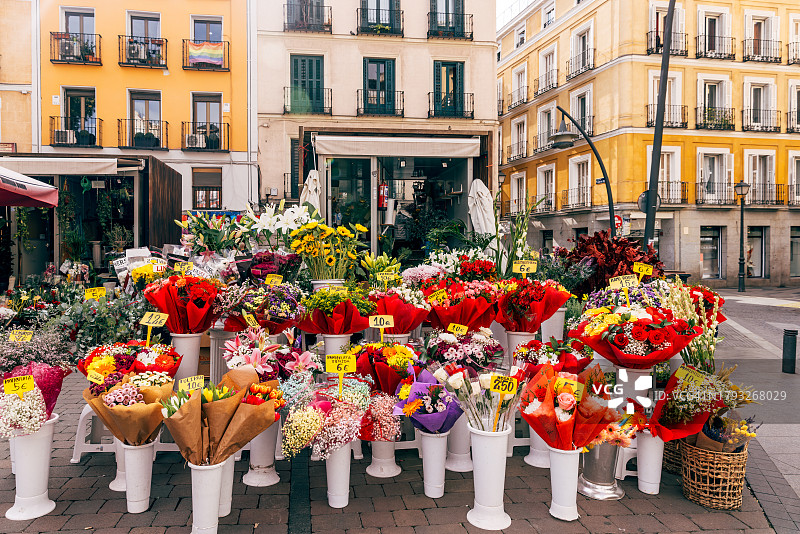 西班牙马德里街边花店出售的鲜花图片素材