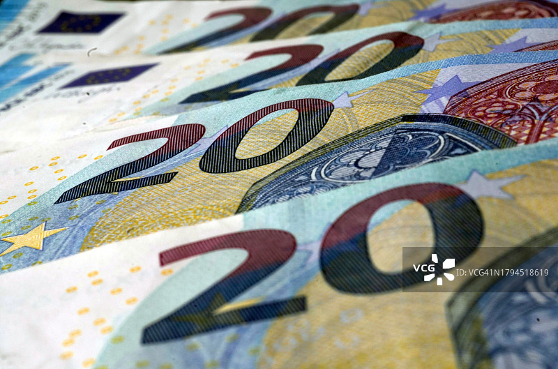 一叠20欧元纸币图片素材