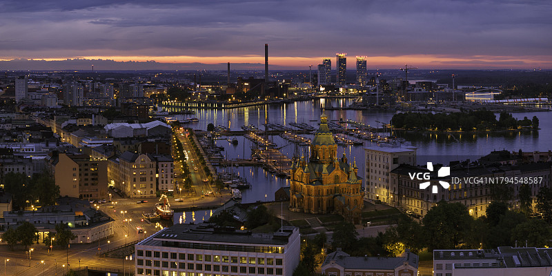 赫尔辛基市中心夜景图片素材