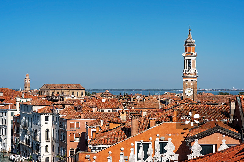 威尼斯天际线屋顶和圣马可时钟塔景观图片素材